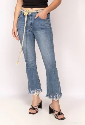 Ausgestellte Jeans mit Spitze