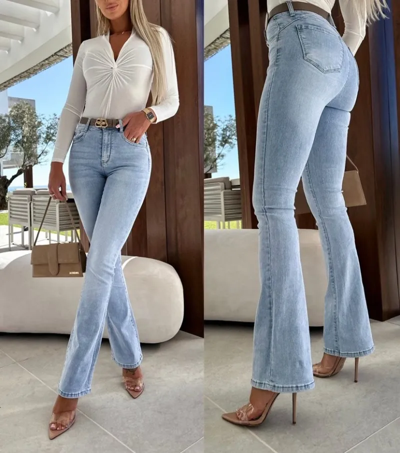Ausgestellte Push-up-Jeans