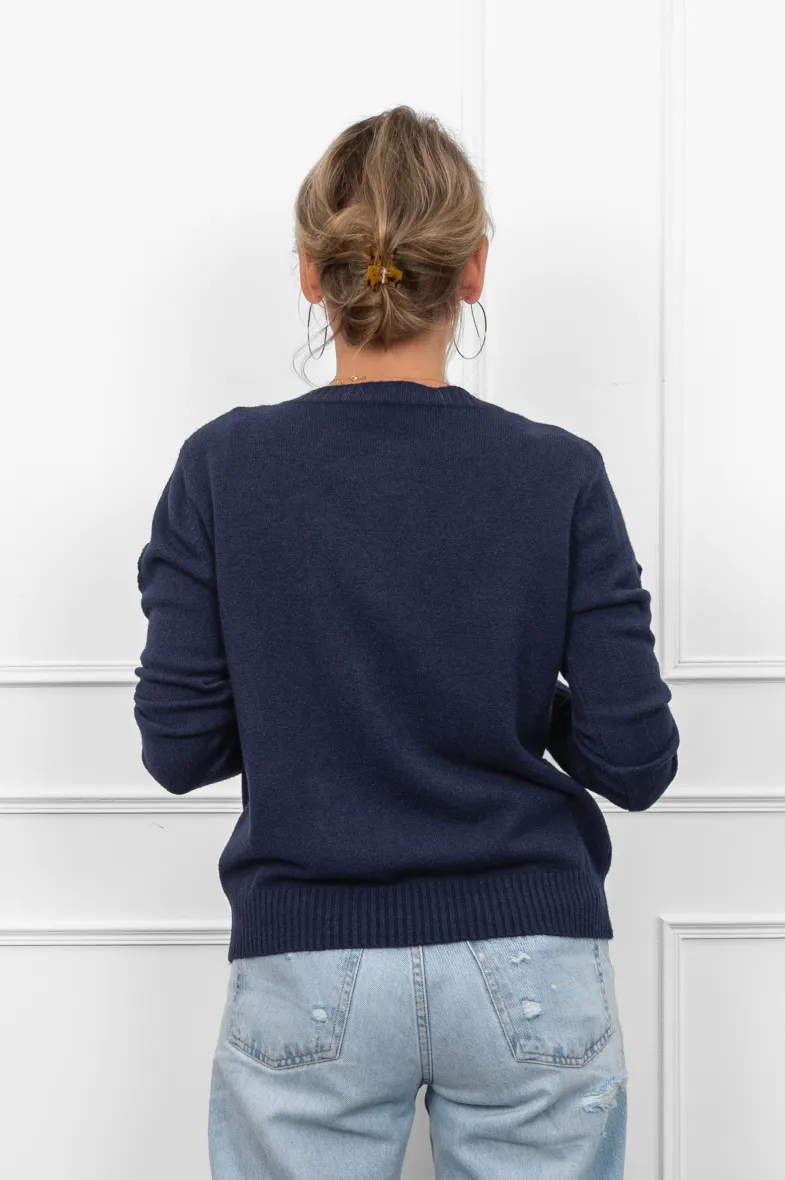 Gestrickter Pullover mit Herzen