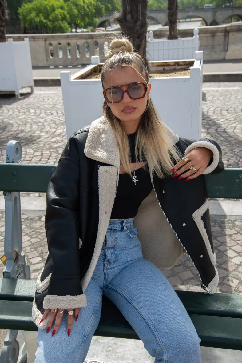 Jacke aus Kunstleder und Pelz
