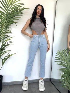 Passgenaue Mom-Jeans mit kleinem rosa Blumenmuster