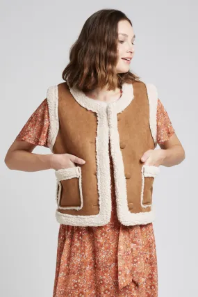 Schicke Wildleder- und Moumoute-Jacke