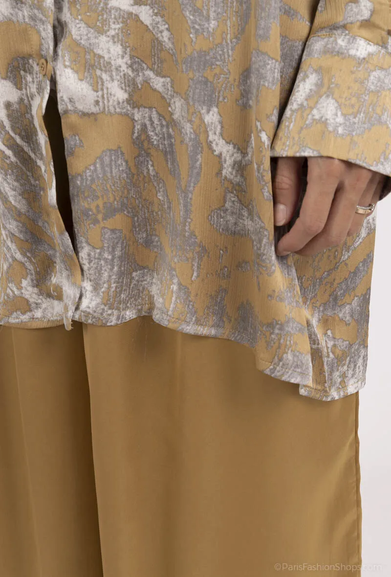 Set aus Hemd und Hose mit abstraktem Aufdruck