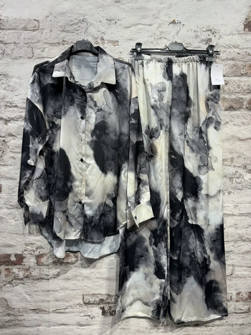 Set mit Muster aus Hemd und Hose