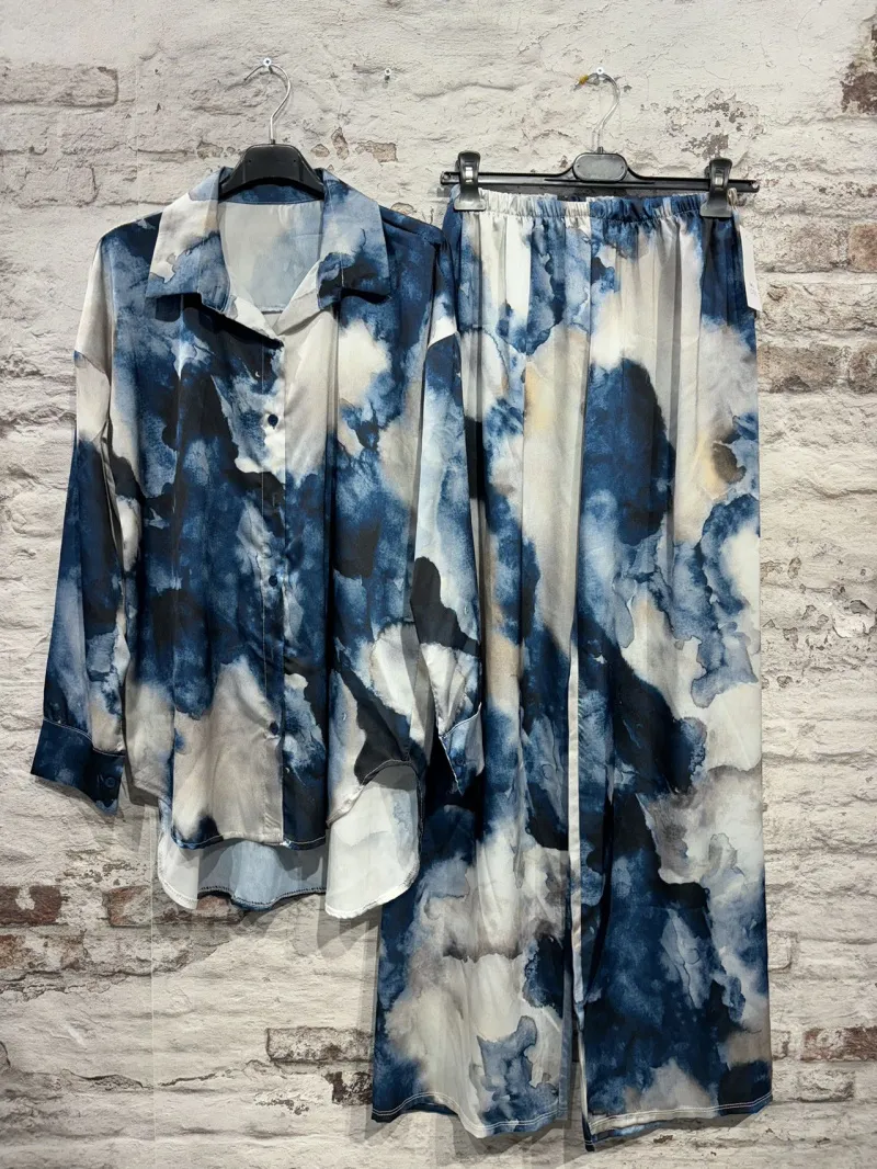 Set mit Muster aus Hemd und Hose