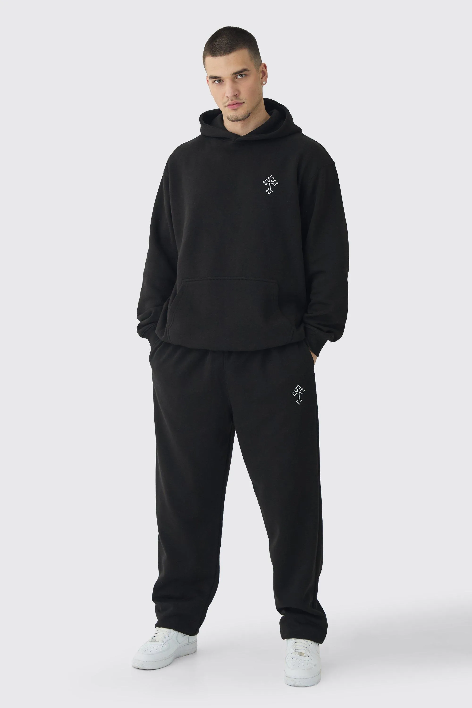 Tall Trainingsanzug mit Gothic Kreuz Stickerei und Kapuze