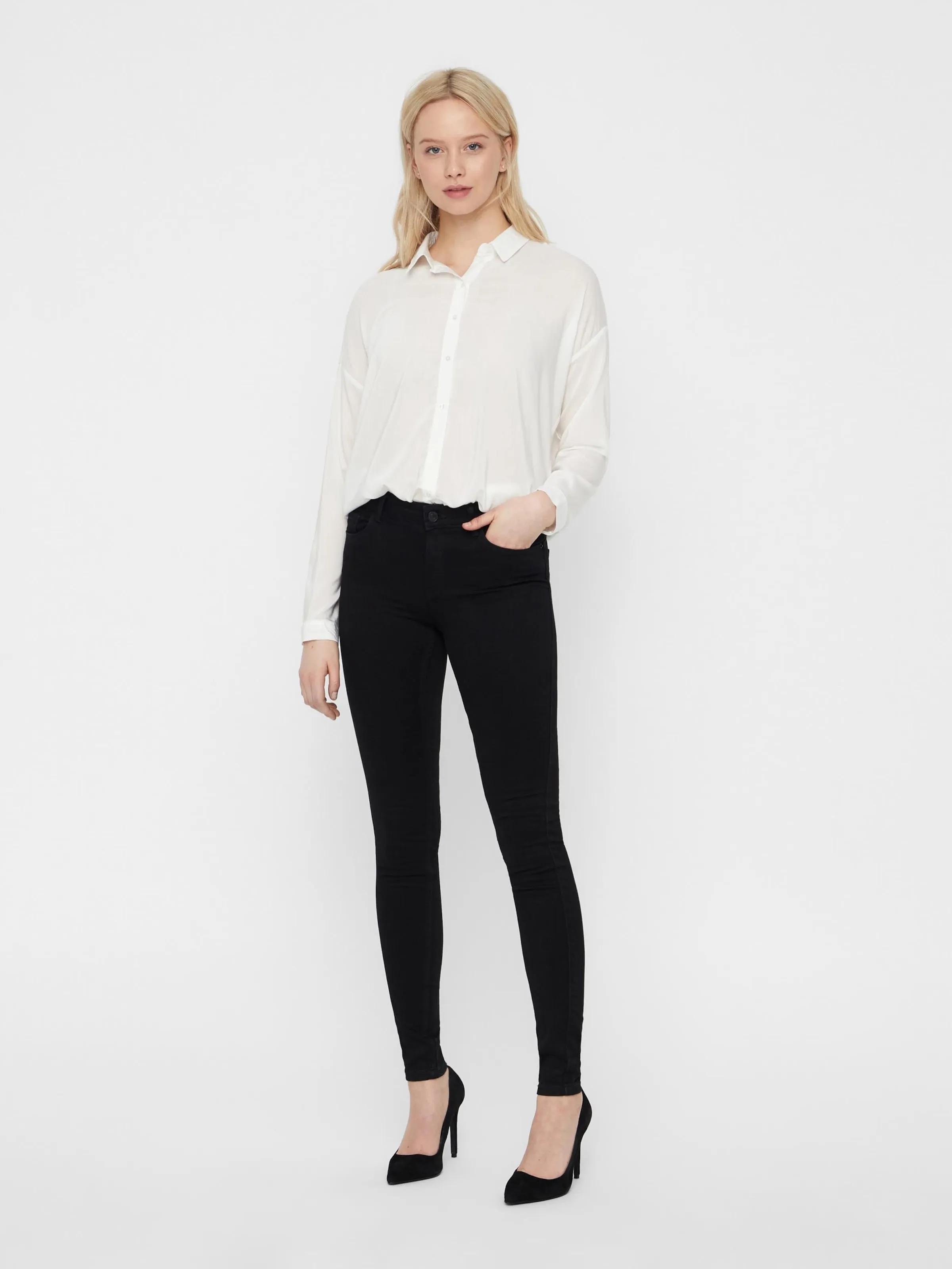 VERO MODA Skinny Jeans 'Seven' in Schwarz
