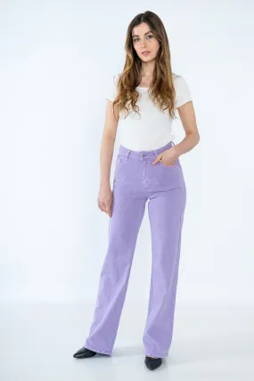 Weite Jeans mit kleinen Rissen