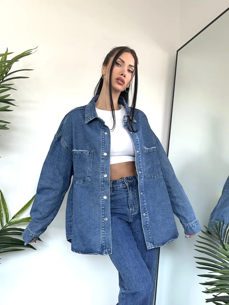 Übergroßes blaues Jeans-Overshirt